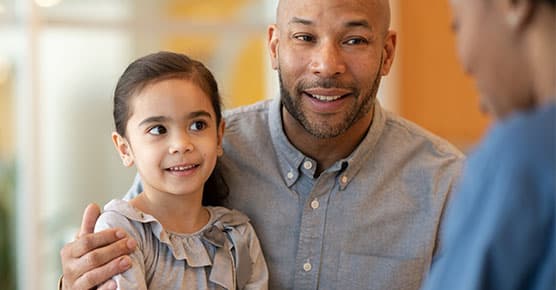 Image of pediatric patient and father talking to doctor about food allergy